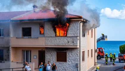 Calasetta, fiamme in un appartamento