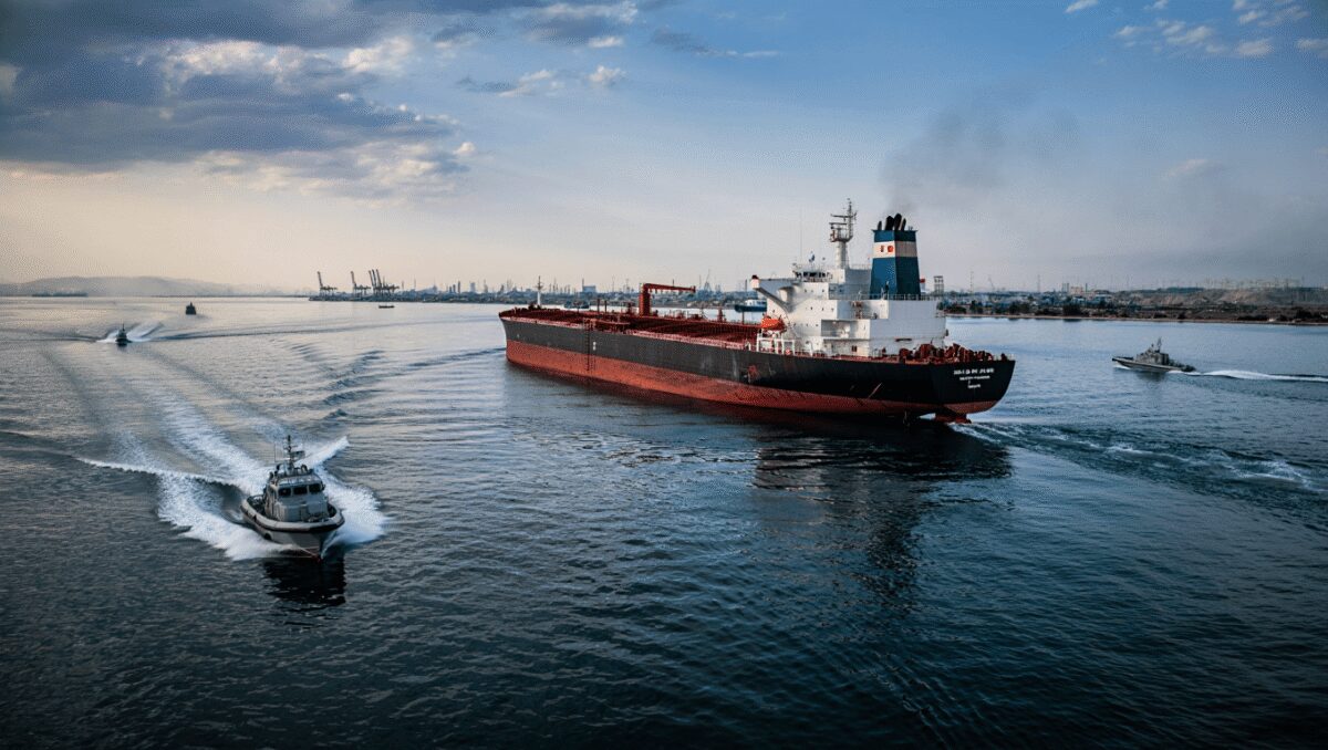 Stretto di Hormuz, l'Europa rischia di rimanere senza petrolio (e carburanti): uno scenario da recessione