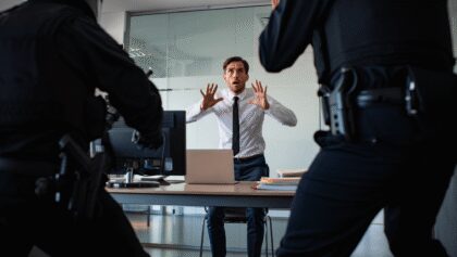 Da "impiegato" a infiltrato