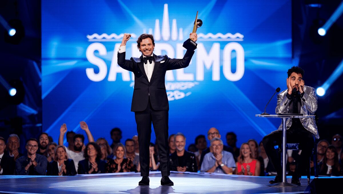 Sal Da Vinci trionfa a Sanremo 2026, a Stefano De Martino le chiavi del 2027
