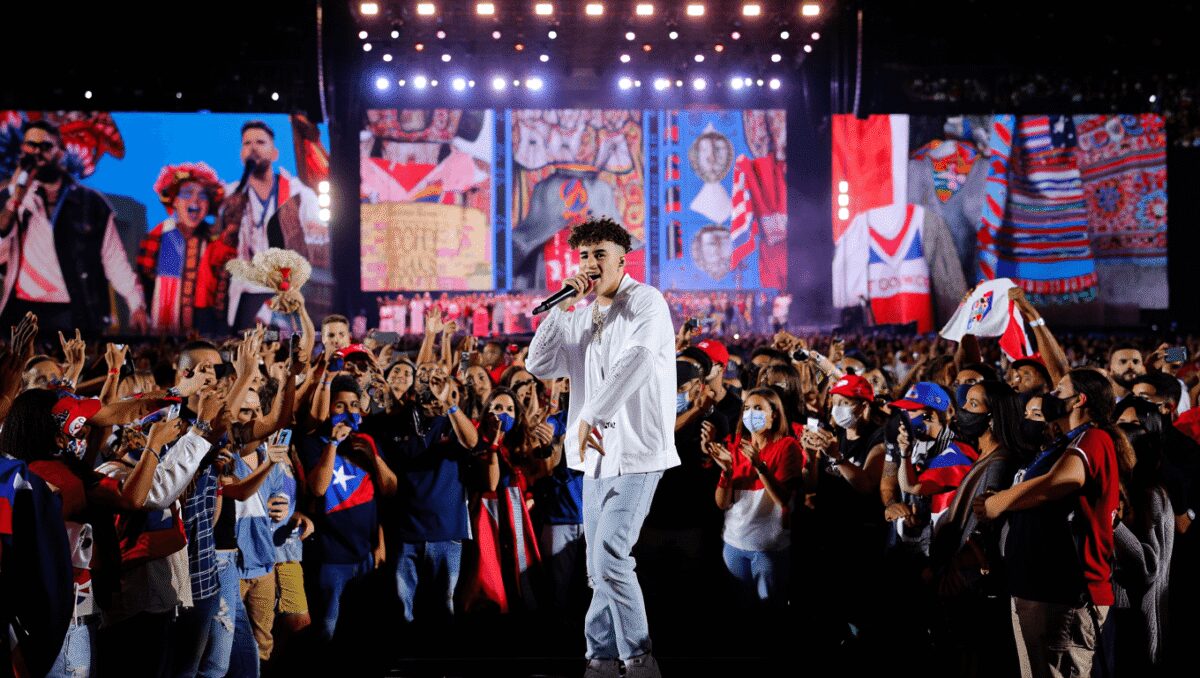 Bad Bunny a Milano per una noche latina. "Stasera siamo tutti portoricani"