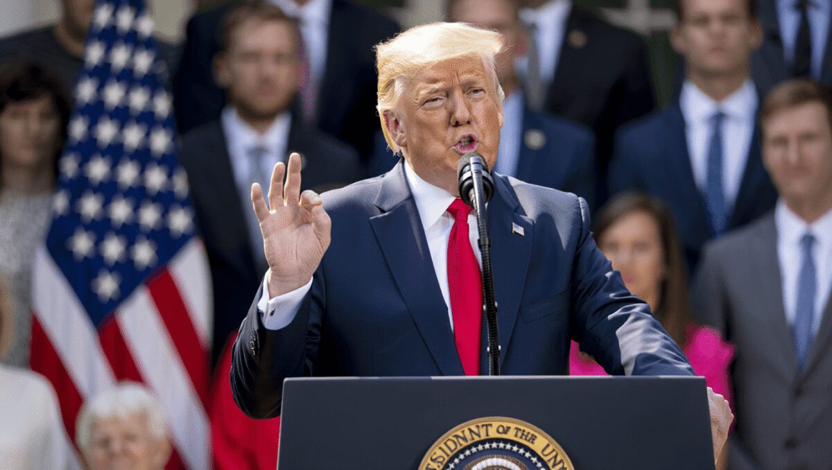 
										Trump: "Dazi zero sui farmaci generici per due anni, poi tariffe al 100% e 200%"
									