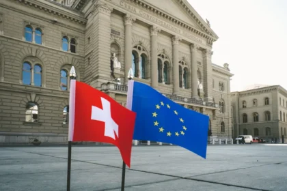 Ministri europei in una videoconferenza urgente per discutere della crisi ai confini dell'Unione