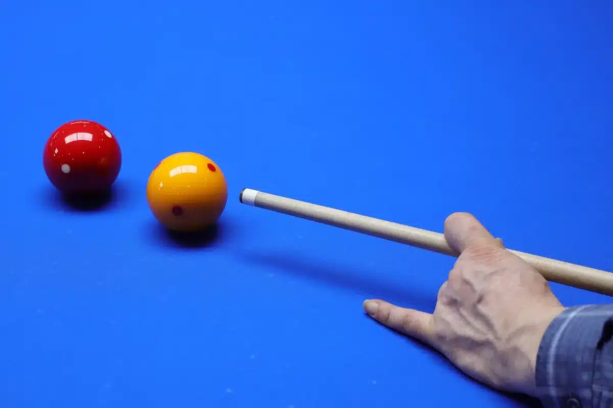 Interno sala gare allestita per un torneo internazionale di biliardo