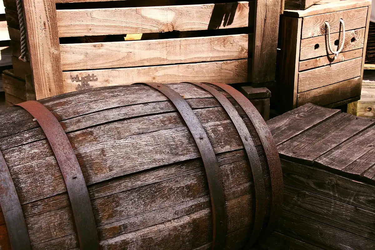 Dettaglio di una singola botte di whisky in maturazione