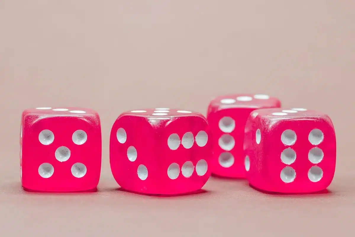 Tabellone con percentuali di affluenza e numeri parziali in un seggio